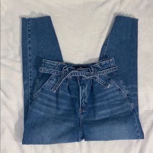 Hollister Ultra High-Rise Mom Jeans